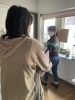 荷物を運ぶ人3「PANのMIMI開店に向けて準備してます」