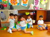 久しぶり(^^♪  お友だちとブロック遊び✨
カメラに気付いて、にっこりピース(^^)「もうすぐ二学期がスタート✨！　ここで…登園日の様子をお伝えしま～す♪」