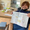 完成したレポートを見せてくれてます！「勉強がんばってます！✏️📖」