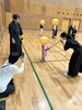 小さいお子さんは、写真撮影。お姉さんが、しっかりお子さんの安全を守ります！「「スポーツの日のつどい総合開会式」に参加いたしました！【10/12】」