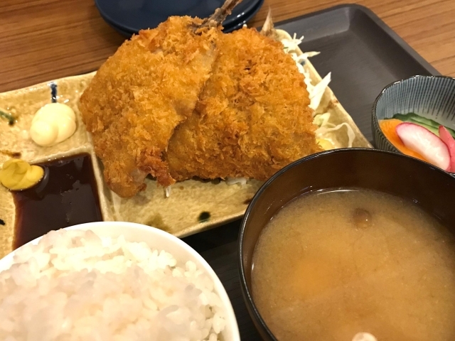 煮込みと溶岩串焼き 玖生 ジューシーでボリューミーな居酒屋ランチ 都筑区のおすすめランチ特集 まいぷれ 横浜市都筑区