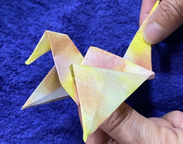 羽ばたく鳥の折り紙。みんな動くものが大好きです「プレハイスクール・春期講習」