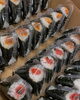 「4月8日（火曜日）本日も元気にオープンです🍙✨️【福島と青森の美味しい食材を使ったおにぎり屋にこまる】」