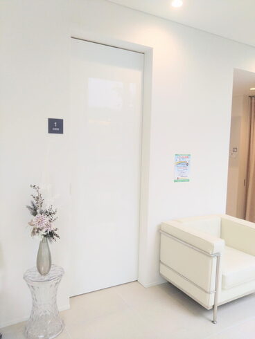 診察室前「肛門科へようこそ(´▽`*)」