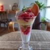 ふわふわミニバターといちごのぷりんパフェ