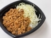 ひき肉のせごはん　￥550「「えどがわおうちデリ」テイクアウトレポート【松江　居食家　明華】ボリューム満点のランチがお弁当になりました！」