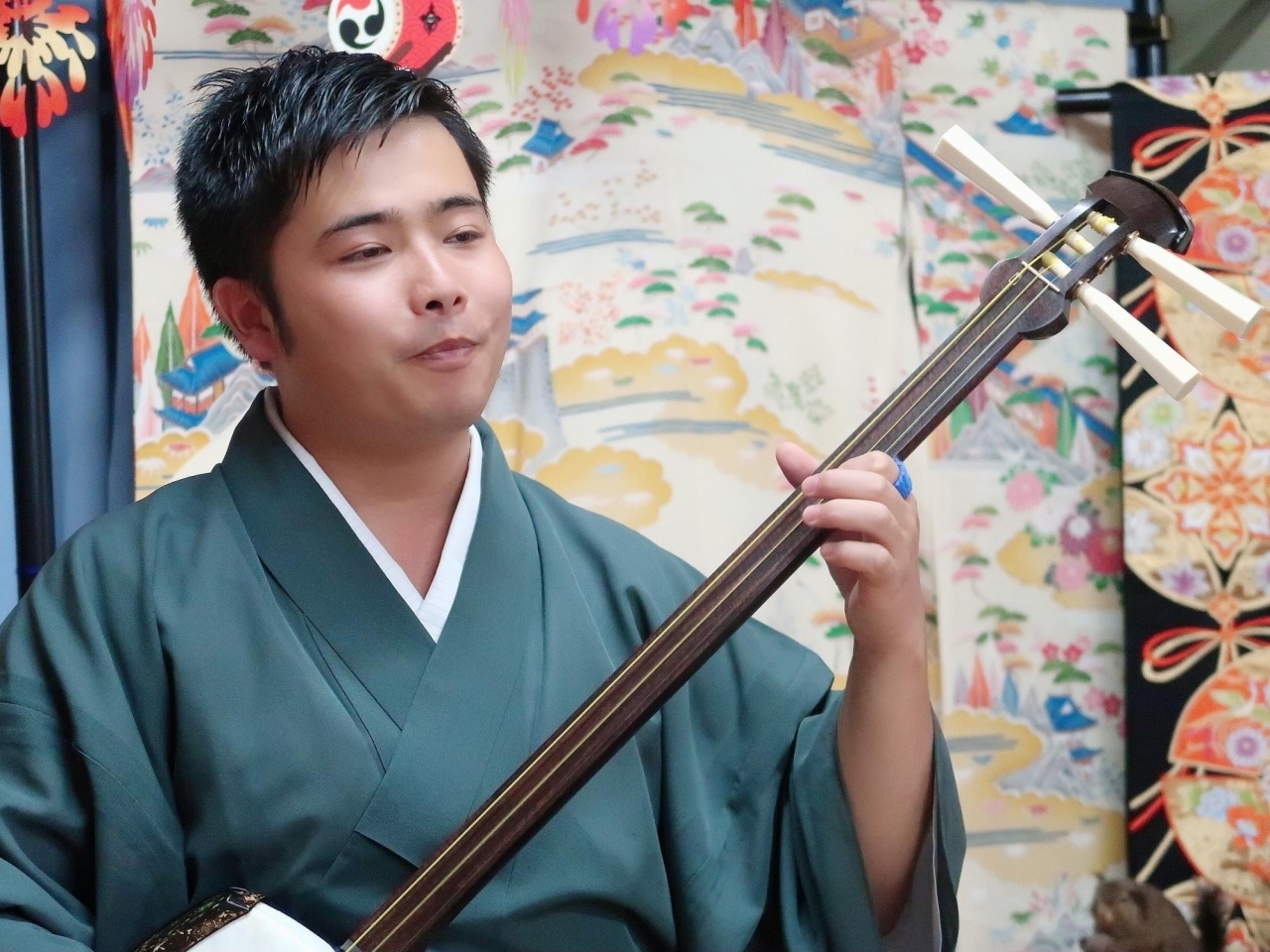 二代目 照井貢洋さん主催 三味線ミニライブ 体験教室 In 今昔きもの小路 柴又 に潜入 潜入 まいぷれ葛飾 編集部が行く まいぷれ 葛飾区 二代目 照井貢洋さん主催 三味線ミニライブ 体験教室 In 今昔きもの小路 柴又 に潜入 潜入 まいぷれ葛飾 編集部が行く まいぷれ 葛飾区