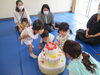 ろうそくをふーっ♪「今日は「７月のお誕生日会」がありました。」