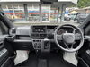広々とした運転席周り「【令和6年式】ハイゼットカーゴ デラックス 4WD・ルーフキャリア付きの実用バン」
