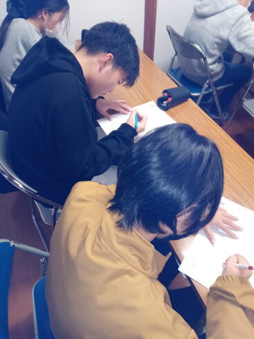 期末準備テストと格闘中!「本気で狙いに行ってます! “アップ率” 寝屋川№1の塾・・夢を追う、子ども達とオッサンの物語」
