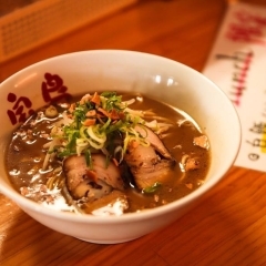 しょうゆとんこつラーメン